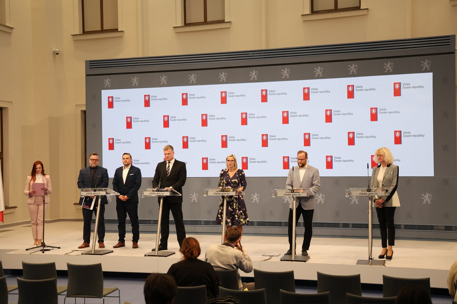 Vládní představitelé se zástupci samospráv prodiskutovali novelu stavebního zákona a představili návrh akceleračních oblastí pro výstavbu obnovitelných zdrojů energie